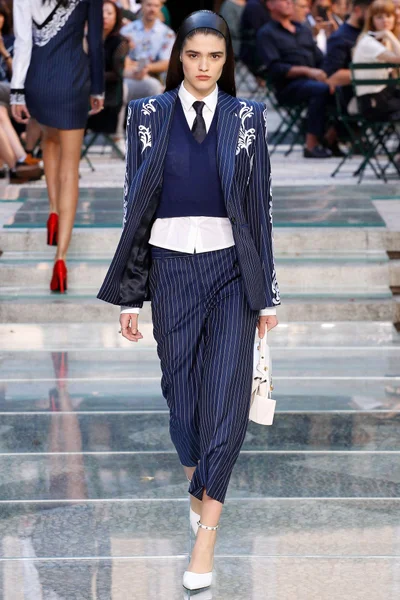 Look 12